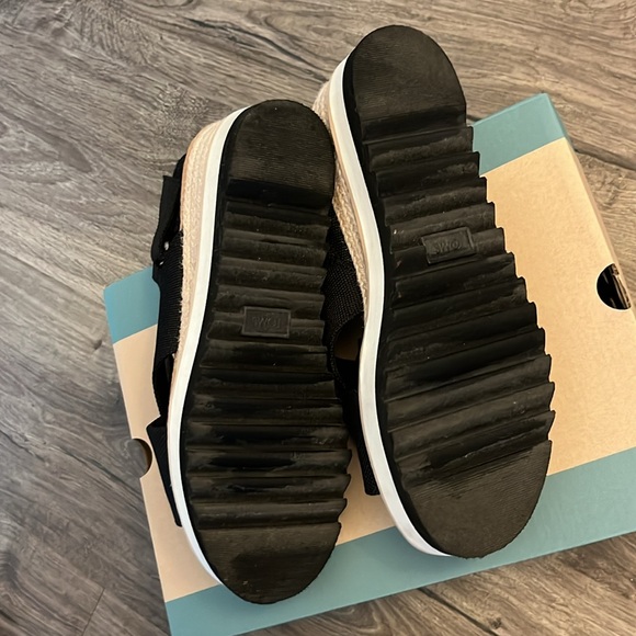 Toms Diana Crossover Wedges - Picture 10 of 12